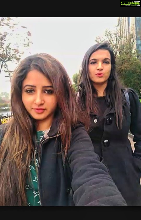 Sana Amin Sheikh Instagram - Wonder why i never posted these Clips ever. This was just before the show when we went out to see the Shanghai City. @iammeenaljain , we hardly meet or talk..lekin jitni baar mile hain bohot maze kiye hain.. Happy Birthday to you! One of our Most memorable Trips for the Sonu Nigam live in Concert. The Concert clips are such Happy Moments.