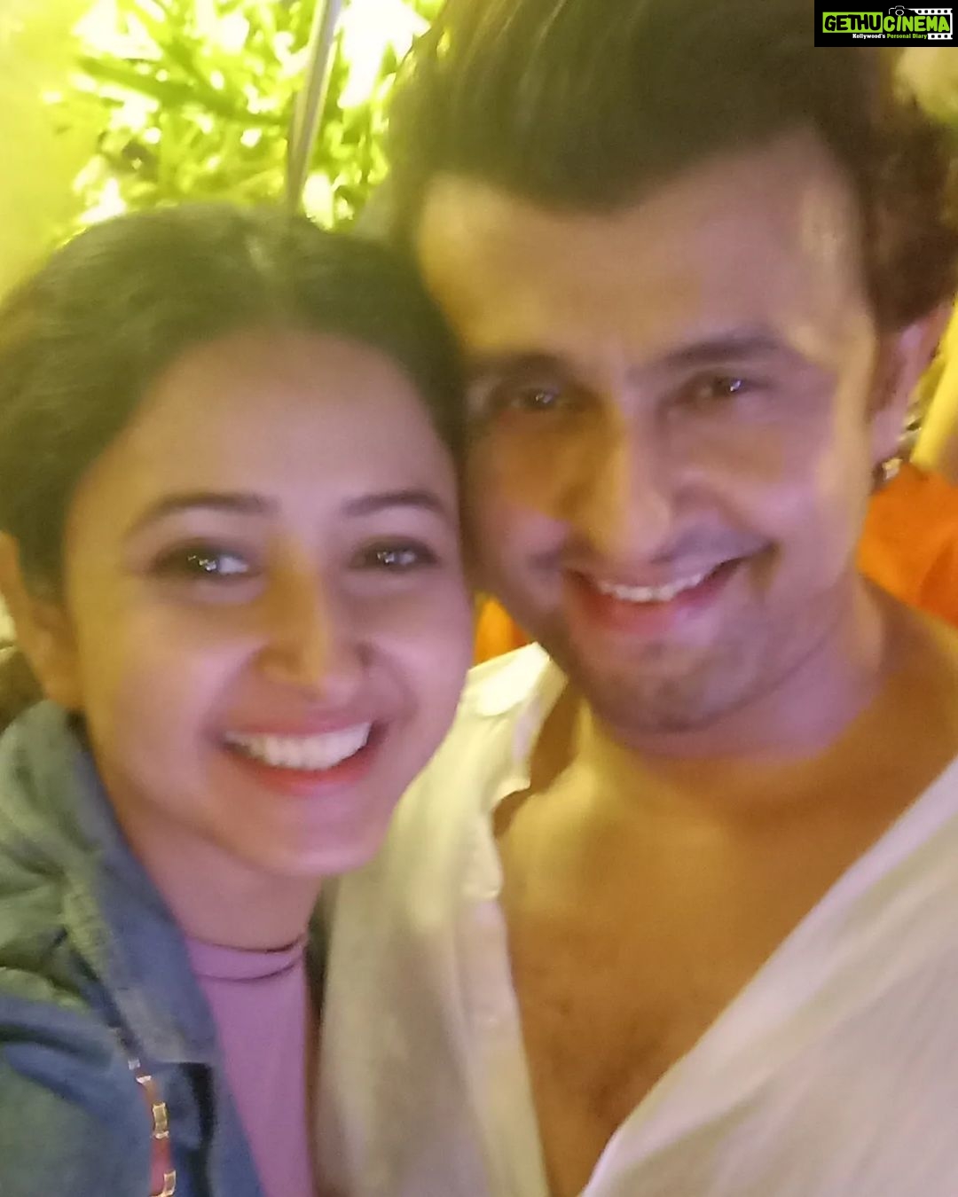 Sana Amin Sheikh Instagram - Celebrating PadmaShree Sonu Nigam 🙌 Such a Lovely Evening... Thank you for being You... and thank you for being the warmest Host ever 💯🎵🎵🎵 31.3.2022 #sonunigam #padmashrisonunigam #sonuji #AamirKhan #padmashri #padmashree @sonunigamofficial @msaira08 @madhurimanigamofficial @shreyaspuranikofficial @krushna30 @archanaapania @officialsandipssingh @rahulvaidyarkv True Tramm Trunk