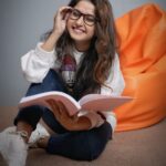 Sana Amin Sheikh Instagram - 🤓🤓🤓 Aaj Shaam shab-e-baaraat hai.. bohot padhaai karni hai.. 🌸 Happy Holi.. ! 🌸 Juma Mubarak.. ! Dua mein yaad rakhna.. 🙌