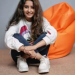 Sana Amin Sheikh Instagram - 🤓🤓🤓 Aaj Shaam shab-e-baaraat hai.. bohot padhaai karni hai.. 🌸 Happy Holi.. ! 🌸 Juma Mubarak.. ! Dua mein yaad rakhna.. 🙌