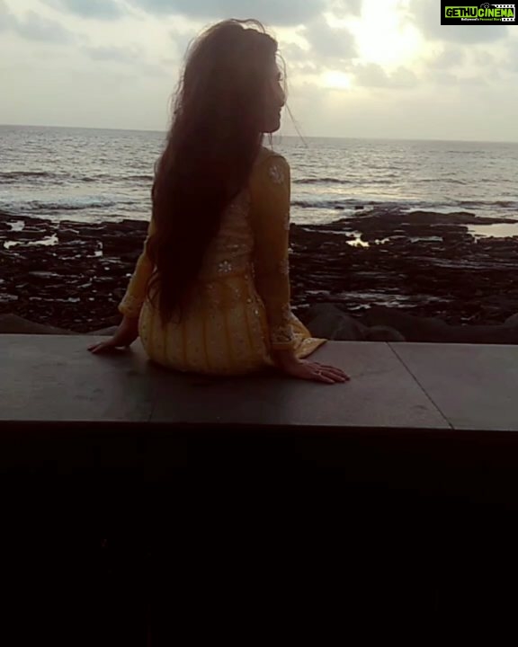 Sana Amin Sheikh Instagram - Location: Worli Sea Face Kurti: Lucknow ki kisi Local Shop se (Hazratganj) Video Courtesy: @sanober.tanwar