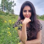Sana Amin Sheikh Instagram - Agar saari photos acchi lage toh post kar deni chahiye na... ? ☺ 🖤🖤🖤 I have more in this series.. Ab unka kya karein? 🙈