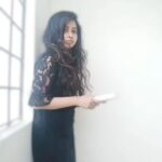Sana Amin Sheikh Instagram - Manto ka din 🖤 ।11 मई 1912। Daur wahi ~ "Na-waqif" Sorry for the not so good vid quality. Tried to cover it up with a Brilliant music piece. Yeh kuch time pehle ka tukda hai jo kabhi post hee nahi kiya 🌸 #SaadatHassanManto #Manto #Storytellers #Story #shortstory #shortstories #कहानी ✍️