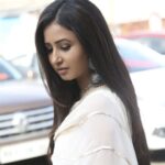 Sana Amin Sheikh Instagram - Sukoon yeh hai ki jaisa tha accha tha.. Warna nishane par har koi nahi hota.. Jo hoga woh behtar hoga.. Mutmaeen har koi nahi hota.. Mutmaeen : Satisfied/Content/ संतुष्ट ~ kabhi kabhi ✍️ bhi lete hain.. 15.10.2021