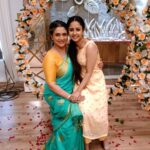 Sana Amin Sheikh Instagram - My first wrap up post (for kuch rang.. ) HAS to be with her.. - Supriya Ji.. the sweeeetest.. 🌸 Wish i would have got more time to spend with u on sets.. Such a lovely Lady you are ma'am.. ! @supriyapilgaonkar Ek leo ko doosra leo hee pehchaan sakta hai 🤭😘😛 Kahin na kahin.. kabhi na kabhi milenge zaroor.. ! #krpkab #krpkab3 #sanjana #sanasheikh #sanaaminsheikh #sas #supriyapilgaonkar #supriya ji #kuchrangpyarkeaisebhi #sonytv #@sonytvofficial @beyonddreamsofficial Mumbai, Maharashtra