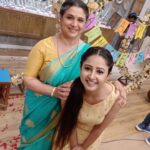 Sana Amin Sheikh Instagram - My first wrap up post (for kuch rang.. ) HAS to be with her.. - Supriya Ji.. the sweeeetest.. 🌸 Wish i would have got more time to spend with u on sets.. Such a lovely Lady you are ma'am.. ! @supriyapilgaonkar Ek leo ko doosra leo hee pehchaan sakta hai 🤭😘😛 Kahin na kahin.. kabhi na kabhi milenge zaroor.. ! #krpkab #krpkab3 #sanjana #sanasheikh #sanaaminsheikh #sas #supriyapilgaonkar #supriya ji #kuchrangpyarkeaisebhi #sonytv #@sonytvofficial @beyonddreamsofficial Mumbai, Maharashtra