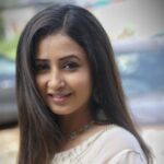 Sana Amin Sheikh Instagram - Sukoon yeh hai ki jaisa tha accha tha.. Warna nishane par har koi nahi hota.. Jo hoga woh behtar hoga.. Mutmaeen har koi nahi hota.. Mutmaeen : Satisfied/Content/ संतुष्ट ~ kabhi kabhi ✍️ bhi lete hain.. 15.10.2021