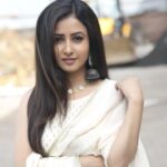 Sana Amin Sheikh Instagram - Sukoon yeh hai ki jaisa tha accha tha.. Warna nishane par har koi nahi hota.. Jo hoga woh behtar hoga.. Mutmaeen har koi nahi hota.. Mutmaeen : Satisfied/Content/ संतुष्ट ~ kabhi kabhi ✍️ bhi lete hain.. 15.10.2021
