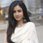Sana Amin Sheikh Instagram - Sukoon yeh hai ki jaisa tha accha tha.. Warna nishane par har koi nahi hota.. Jo hoga woh behtar hoga.. Mutmaeen har koi nahi hota.. Mutmaeen : Satisfied/Content/ संतुष्ट ~ kabhi kabhi ✍️ bhi lete hain.. 15.10.2021