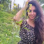 Sana Amin Sheikh Instagram - Agar saari photos acchi lage toh post kar deni chahiye na... ? ☺ 🖤🖤🖤 I have more in this series.. Ab unka kya karein? 🙈