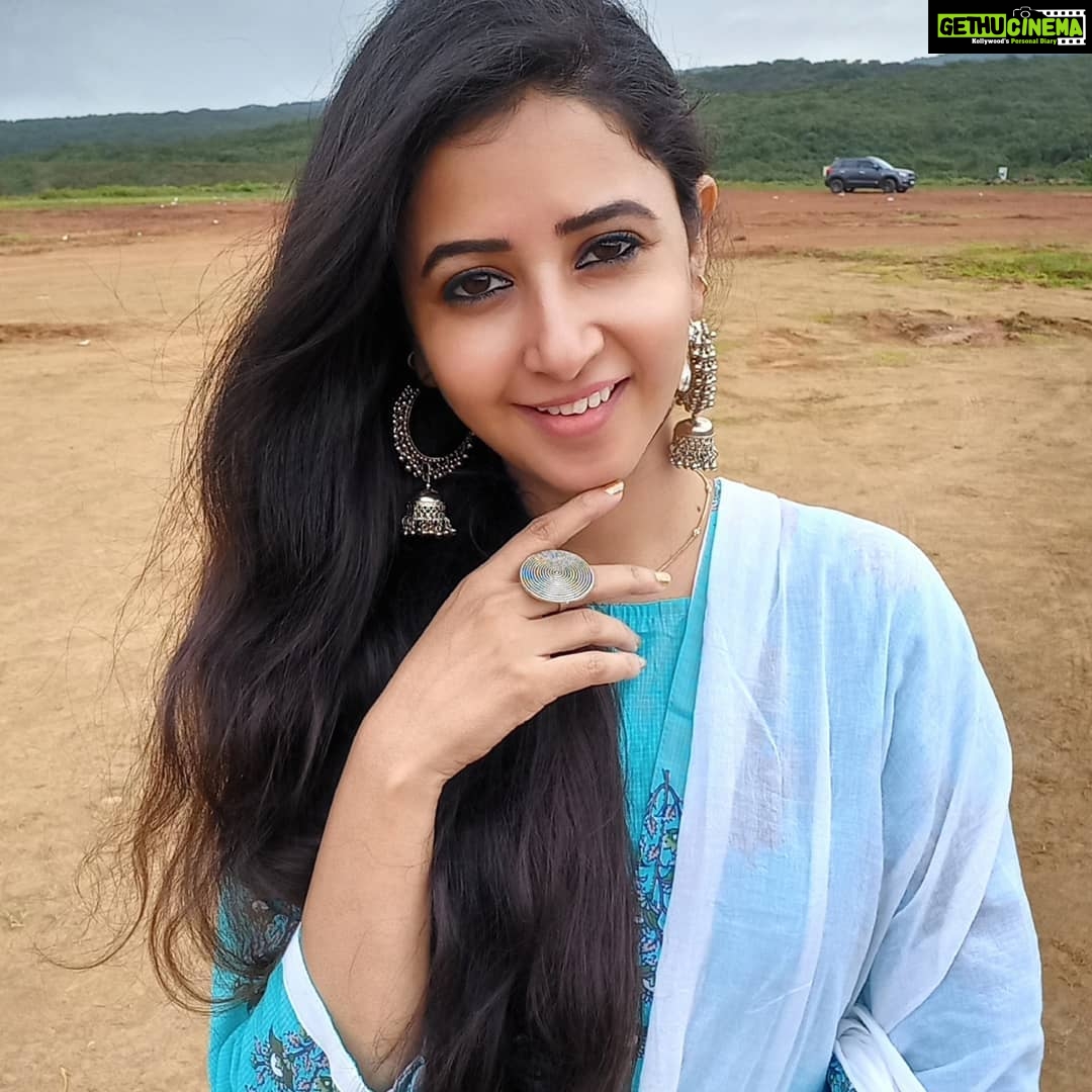 Sana Amin Sheikh Instagram - ššš Wearing : @reejhh_official @megha_vashishta 6.7.2021 #collaboration #mahableshwar #panchgani #exursion #suit #suits #indiansuits #sanaaminsheikh #tableland #bluesuit #cottonsuits #cottonsuit #greenery #nature #hills #mountains #maharashtra Mahableshwar