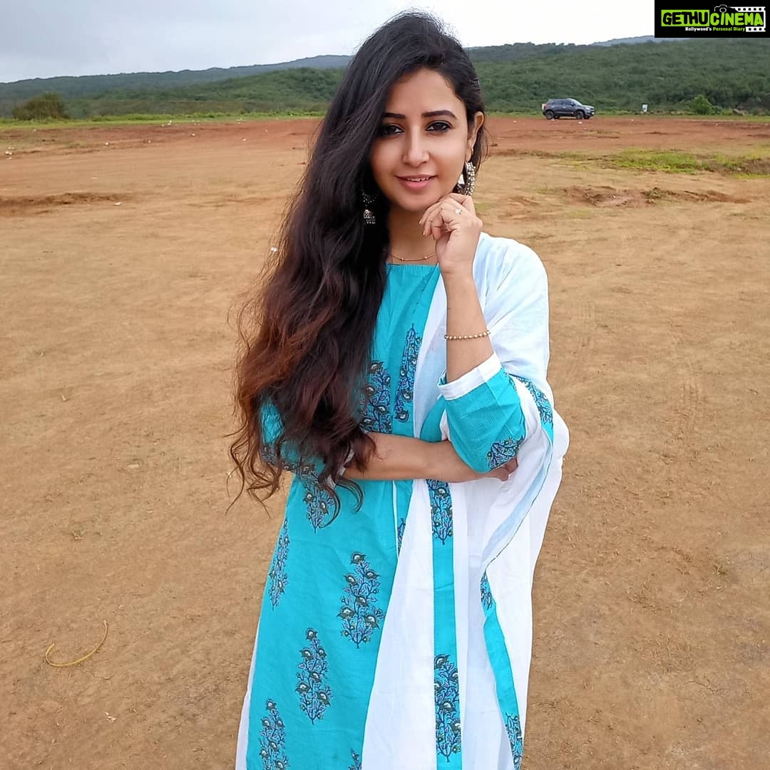 Sana Amin Sheikh Instagram - ššš Wearing : @reejhh_official @megha_vashishta 6.7.2021 #collaboration #mahableshwar #panchgani #exursion #suit #suits #indiansuits #sanaaminsheikh #tableland #bluesuit #cottonsuits #cottonsuit #greenery #nature #hills #mountains #maharashtra Mahableshwar