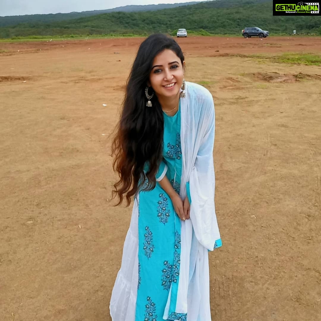 Sana Amin Sheikh Instagram - ššš Wearing : @reejhh_official @megha_vashishta 6.7.2021 #collaboration #mahableshwar #panchgani #exursion #suit #suits #indiansuits #sanaaminsheikh #tableland #bluesuit #cottonsuits #cottonsuit #greenery #nature #hills #mountains #maharashtra Mahableshwar