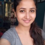 Sana Amin Sheikh Instagram - Sunday ko Ghar Ki safaai karte karte yaad aaya... Aap bhi bhoolna mat.. Aaj shaam 9 baje.. @colorstv pe.. #SmuleMirchiMusicAwards