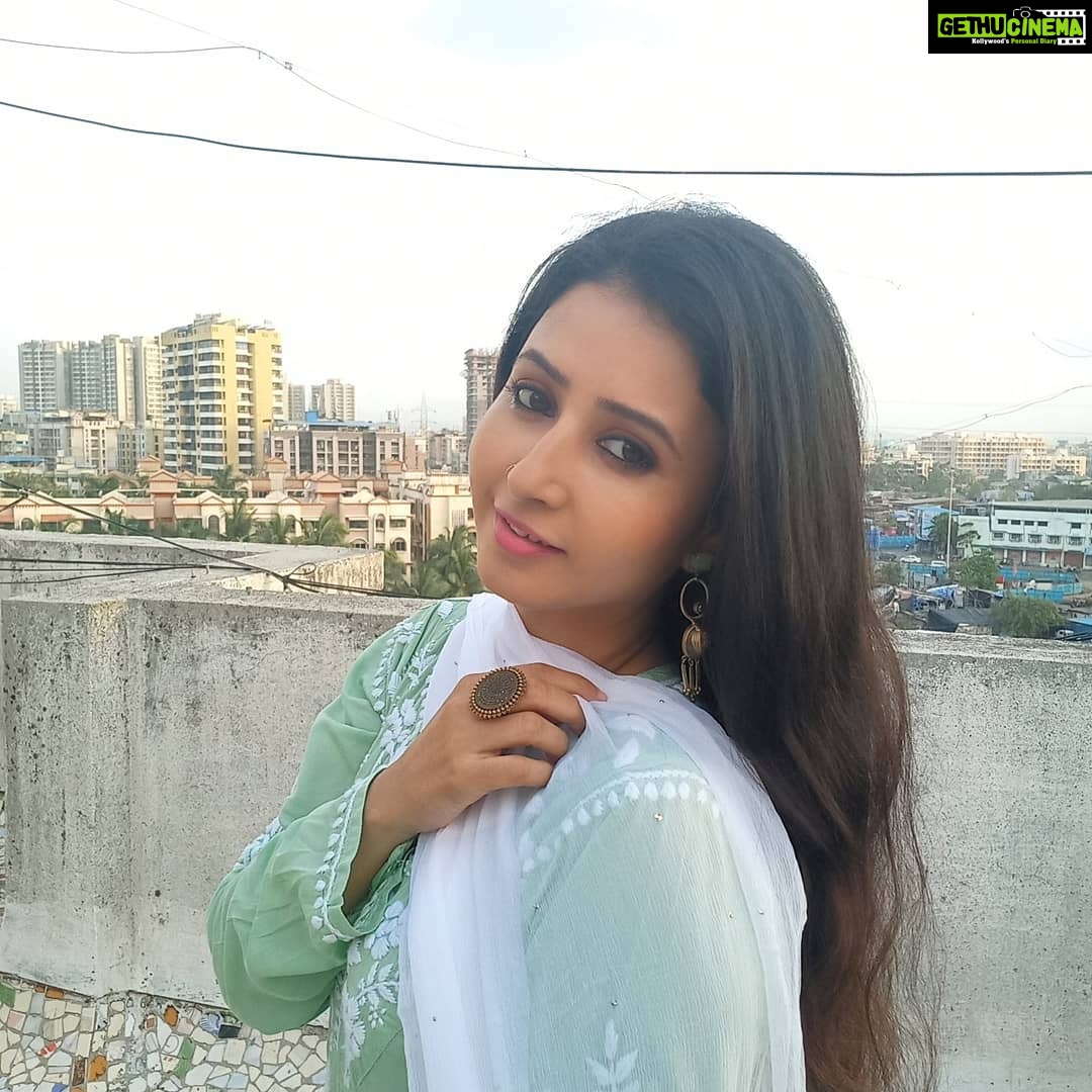 Sana Amin Sheikh Instagram - Minty 💚 LOVE FOR LUCKNOWIS !!! Kurta, White Cotton Chikankari Pants and White Baadla Chiffon Dupatta. Earrings: @sataara19 22.5.2021 #collaboration #sanaaminsheikh #chikankari #lucknowi #lucknow #mumbai #sataara #madeinindia Mumbai, Maharashtra