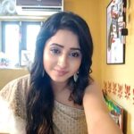 Sana Amin Sheikh Instagram - This song seems So relevant now.. #yehhonsla .. Had recorded this when I was shooting for Naamkaran in 2018 .. Just hold on guys.. We'll all get through this soon, Aameen ❤ Filmycity