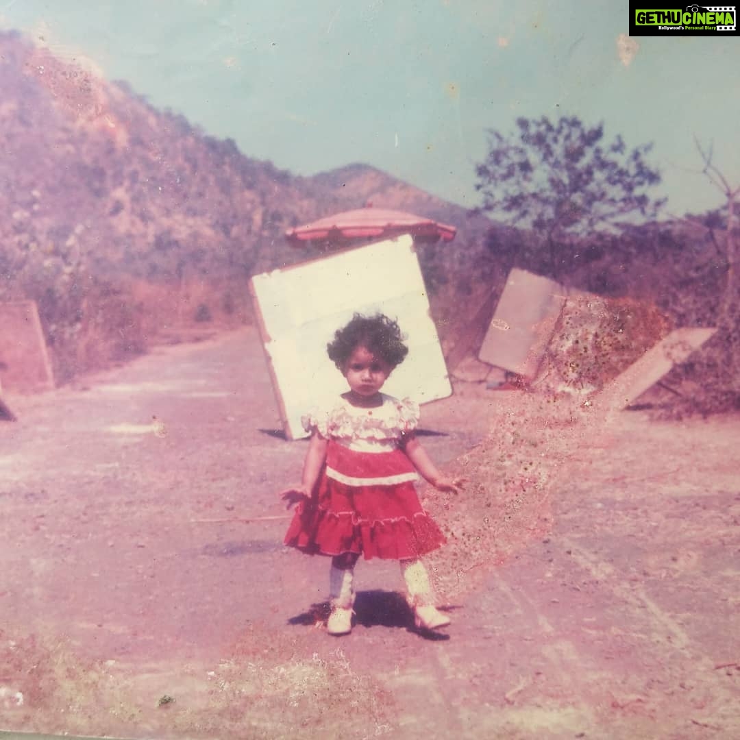 Sana Amin Sheikh Instagram - My Very first time on a shooting set.. In Filmcity.. My grandfather Saadat Khan was making a film which got shelved.. I had a very 'tiny' role in it.