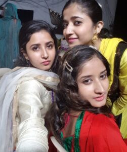 Sana Amin Sheikh Instagram - #MashaAllah #Sisters #SistersAreTheBest #बेहेने 
Sana. Sanya. Sanober. 
2019