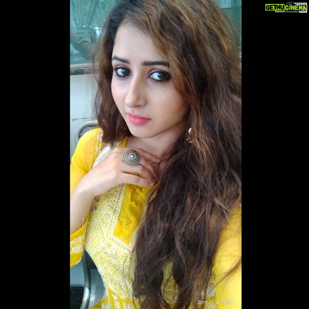 Sana Amin Sheikh Instagram - #Yellow #YellowKurti #Lucknowi #TravelDiaries March 2019