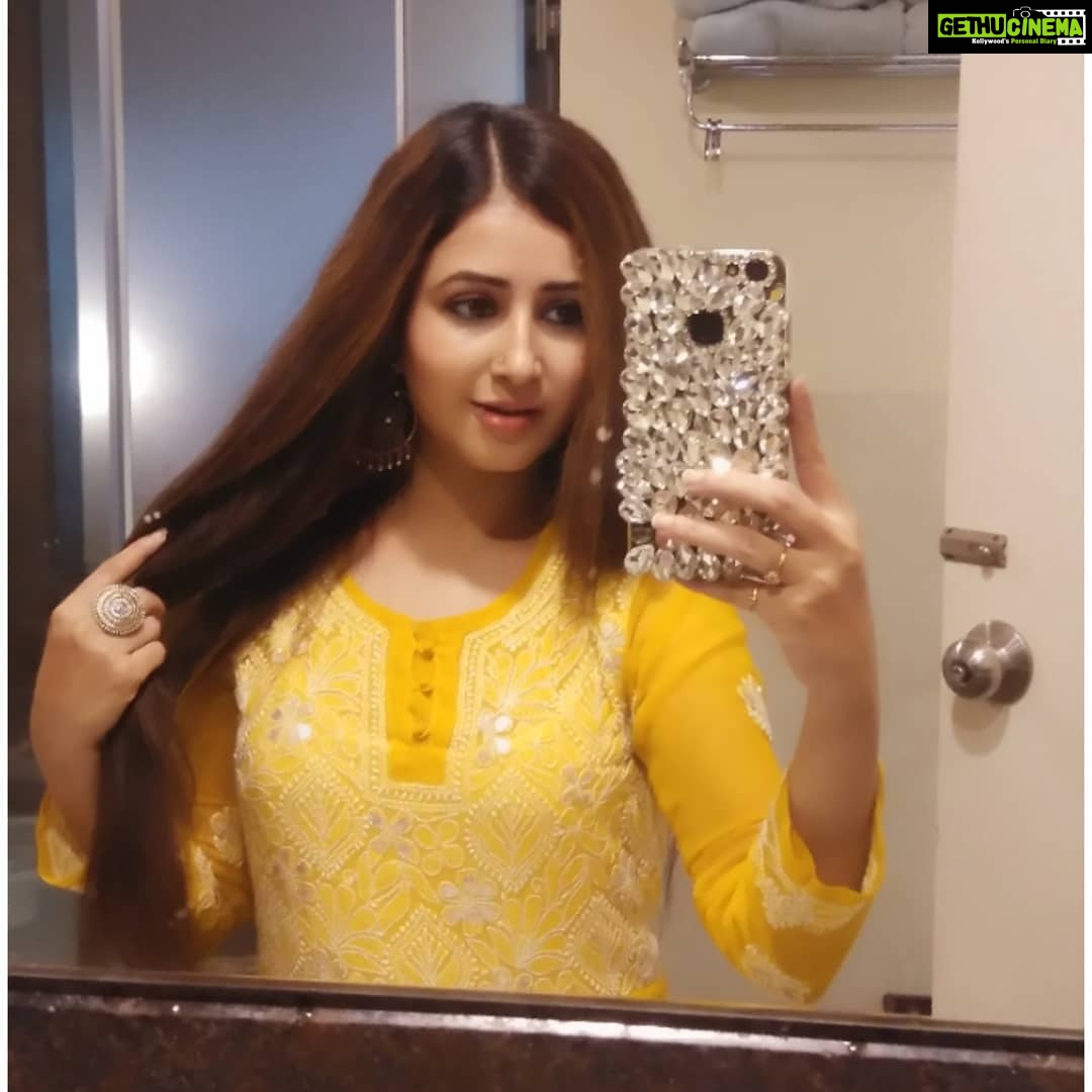 Sana Amin Sheikh Instagram - #Yellow #YellowKurti #Lucknowi #TravelDiaries March 2019