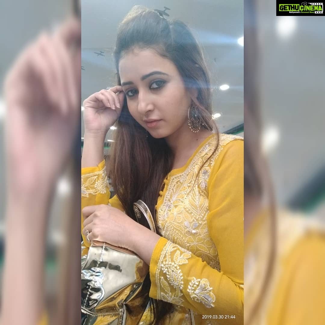 Sana Amin Sheikh Instagram - #Yellow #YellowKurti #Lucknowi #TravelDiaries March 2019