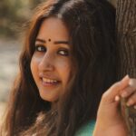 Sana Amin Sheikh Instagram - I never get saddened when a project ends, I feel grateful to that particular project for teaching me a few things which I shall make a note of.. I feel gratitude towards the people associated with it and always feel thankful to them for making me live in that space.. #LiveTheMoment I believe in moving on.. Positively.. 🙏❤ See u all soon with something new. 25.2.2019