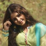 Sana Amin Sheikh Instagram - I never get saddened when a project ends, I feel grateful to that particular project for teaching me a few things which I shall make a note of.. I feel gratitude towards the people associated with it and always feel thankful to them for making me live in that space.. #LiveTheMoment I believe in moving on.. Positively.. 🙏❤ See u all soon with something new. 25.2.2019