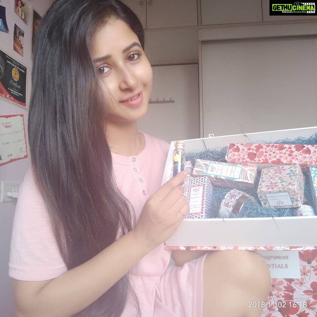 Sana Amin Sheikh Instagram - Thank you @bffskincare .. Your products are worth it.. Pampering myself with these essentials... #bff #bffgoals #bffskincare 2/11/2018