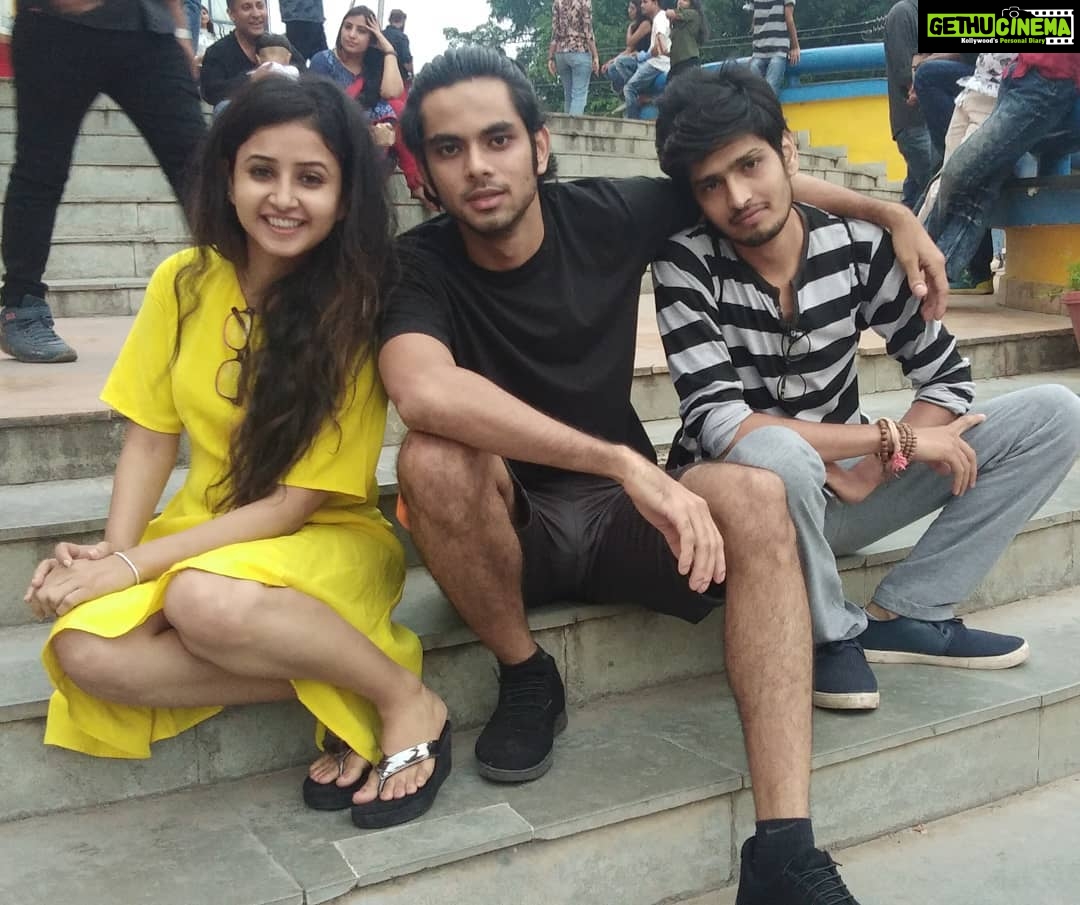 Sana Amin Sheikh Instagram - Bamfaad #bts Day off in #Kanpur 22/9/2018 Carnival Cinema Kanpur