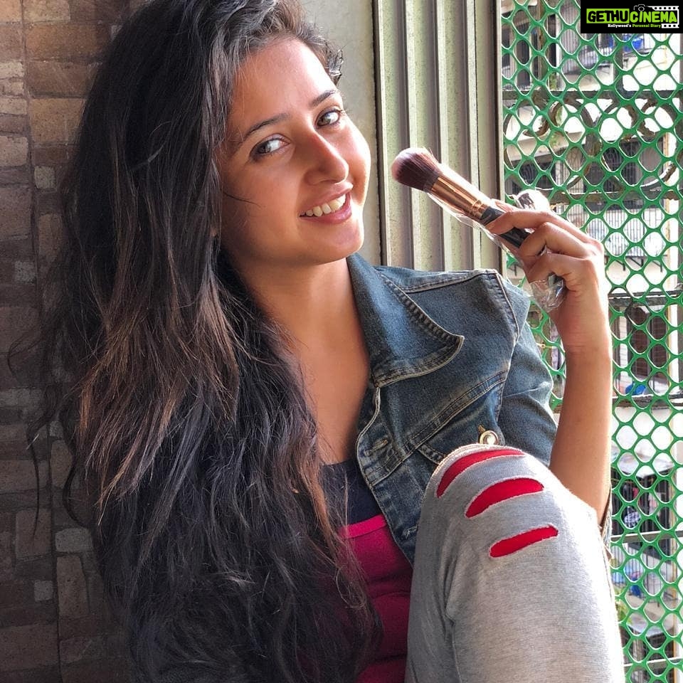 Sana Amin Sheikh Instagram - Gifts like these... 💜 Thank you @beauty_charismatic_products Your product is useful and cute. #collaboration 15/9/2018