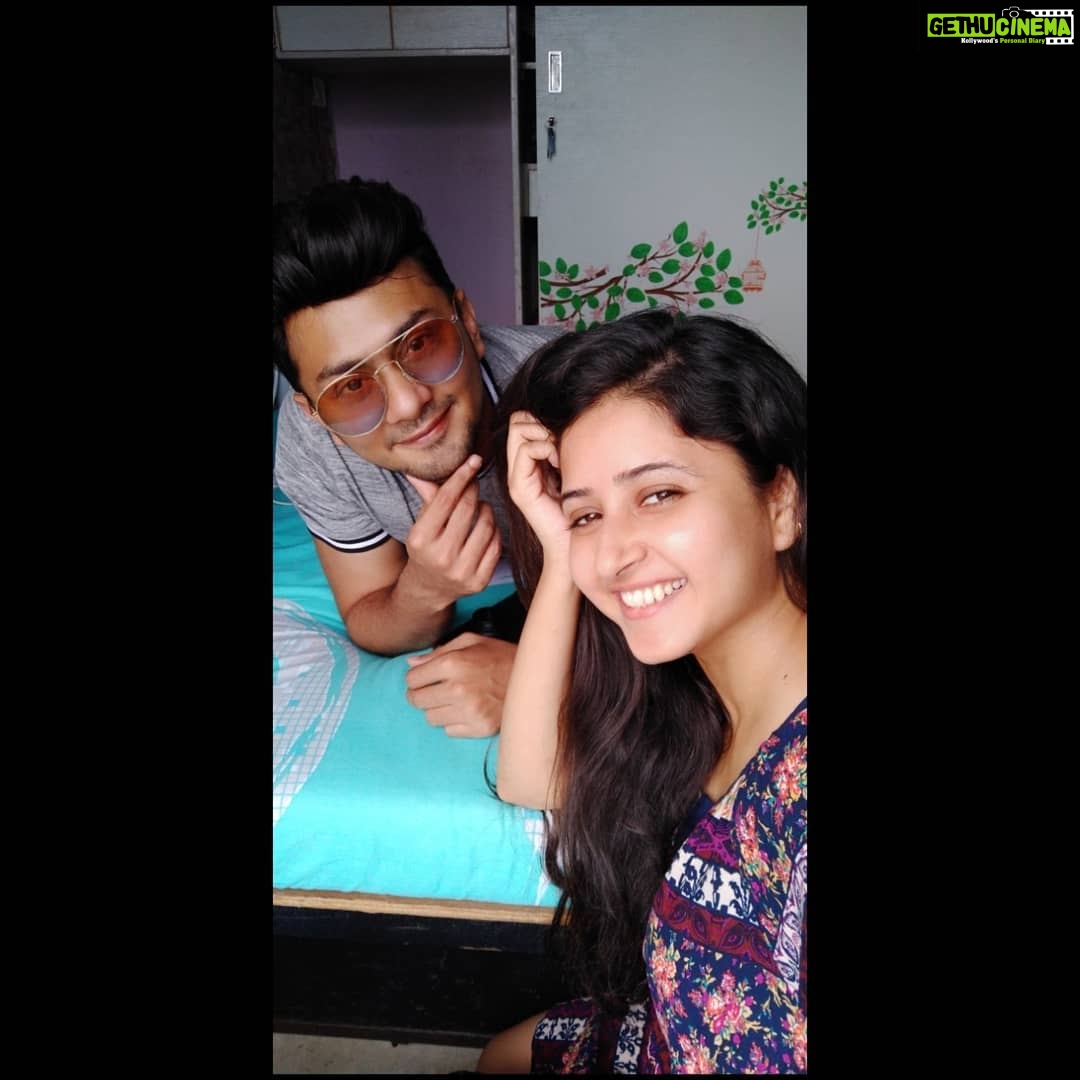 Sana Amin Sheikh Instagram - कुछ दोस्त चाहे जितने भी सालों बाद मिले आपसे, आपके लिए वो वैसे ही रहते हैं जैसे पहले थे.. @awez_darbar My #BachpanKaDost. #Dosti #friendship #awezdarbar #sanaaminsheikh ps: He's my cousin too.. 😛 But more of a friend !! 14/9/2018 Lokhandwala