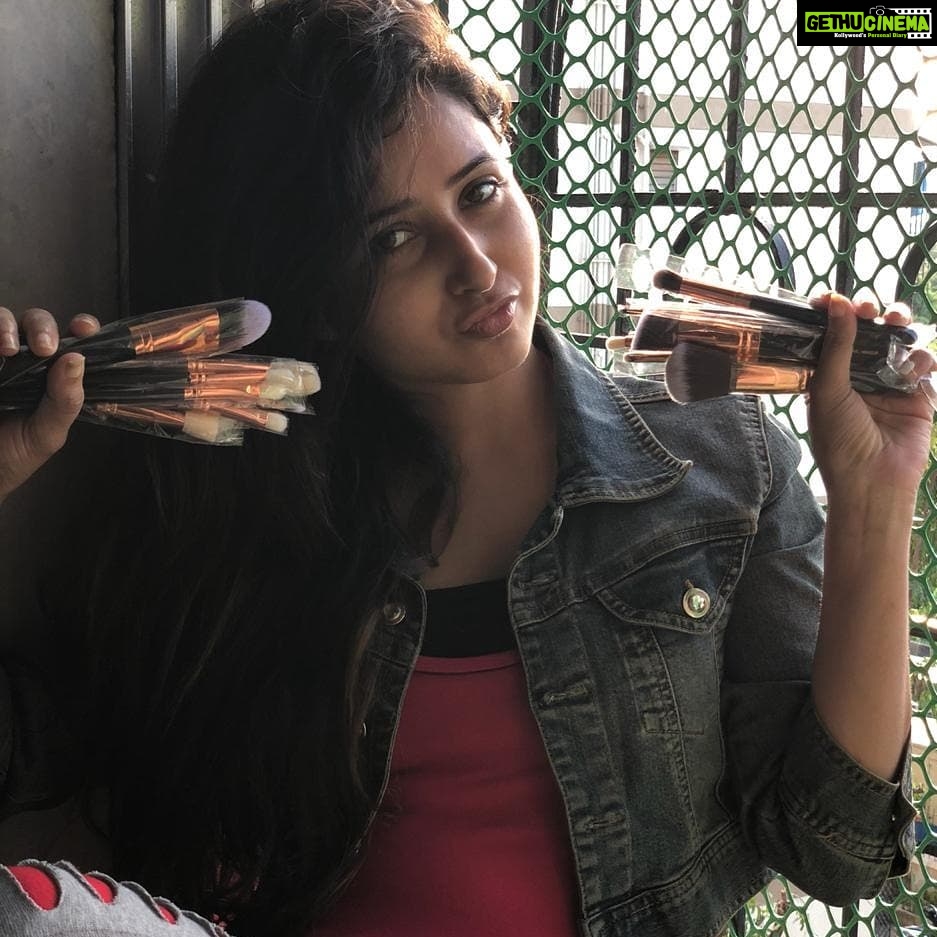 Sana Amin Sheikh Instagram - Gifts like these... 💜 Thank you @beauty_charismatic_products Your product is useful and cute. #collaboration 15/9/2018