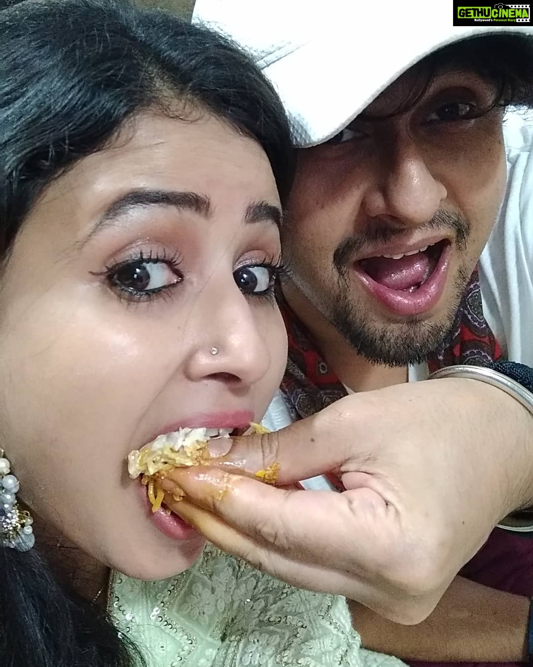 Sana Amin Sheikh Instagram - Haha... To many commenting that it's his left hand... Look, pictures flip when I click in my Fone...
