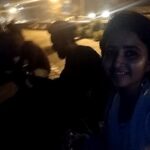 Sana Amin Sheikh Instagram - Chilling in Bandra bandstand... Singing randomly with a stranger- singer just jamming on the promenade... Thank you @priyanshu.tiwari.7 .. Glad I took your instagram handle to tag you and make you famous in a small way.. I belong to a family of musicians so I know what the struggle really is..! There are lakhs and lakhs of us struggling to make it in this big city.. But keep up the happiness.