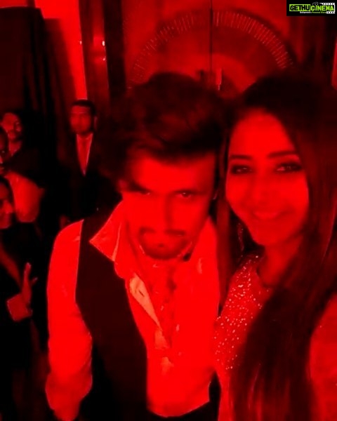 Sana Amin Sheikh Instagram - Backstage with #SonuNigam The King is getting ready to Rock the stage. Lucky to be working with him.. My childhood favourite 💕 Most Favourite #IndiasBestSinger
