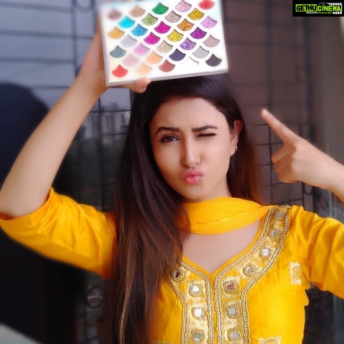 Sana Amin Sheikh Instagram - Gifts by @makeupby_nehadil Thank-You. #Collaboration #collabs 10/6/2018