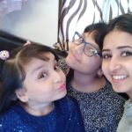 Sana Amin Sheikh Instagram – Some positivity…. My little bhootu… Met her today when we were shooting next to each other’s sets.. The sparkle when I meet her… Love to Adrija and Pihu’s real life mom as well. 
22.4.18