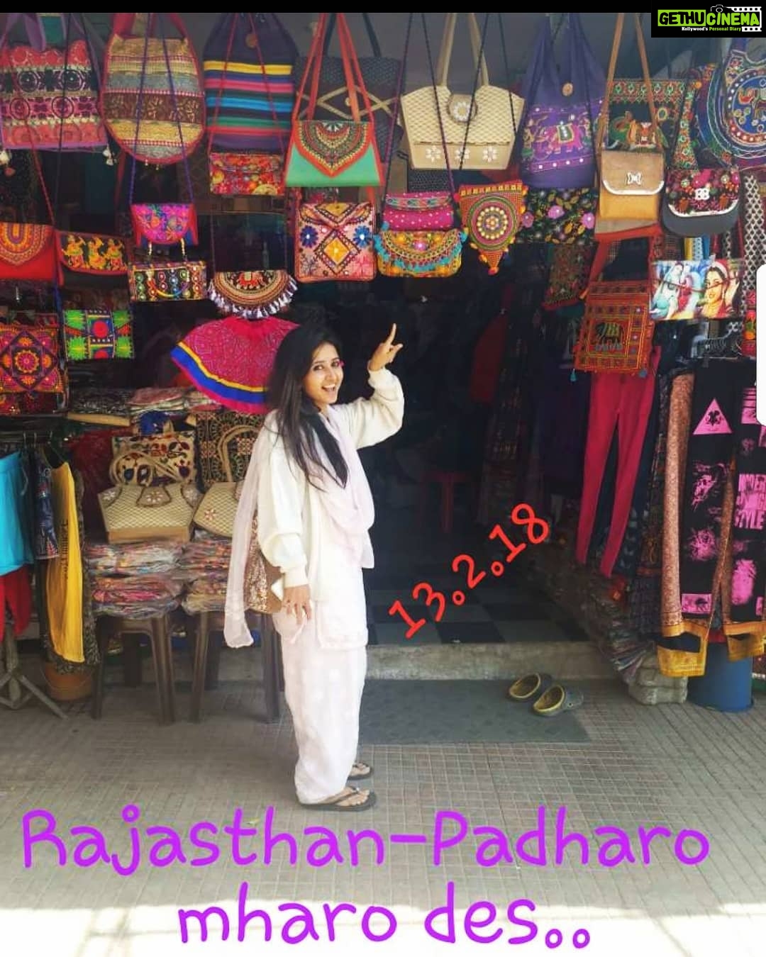 Sana Amin Sheikh Instagram - #KhamaGhani #Rajasthan #Abu #MountAbu #RajasthaniStyle #PadharoMhareDes #SanaAminSheikh #HandiCraft PC: @anikashykh__ Mount Abu Hill Station