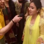 Sana Amin Sheikh Instagram - Family function.. indian wedding... haldi mehendi... cousin's shadi... #Family mein #Singers #WeLoveToSing @junaid_khan_the_leader #Ahmedabad 29.1.2018