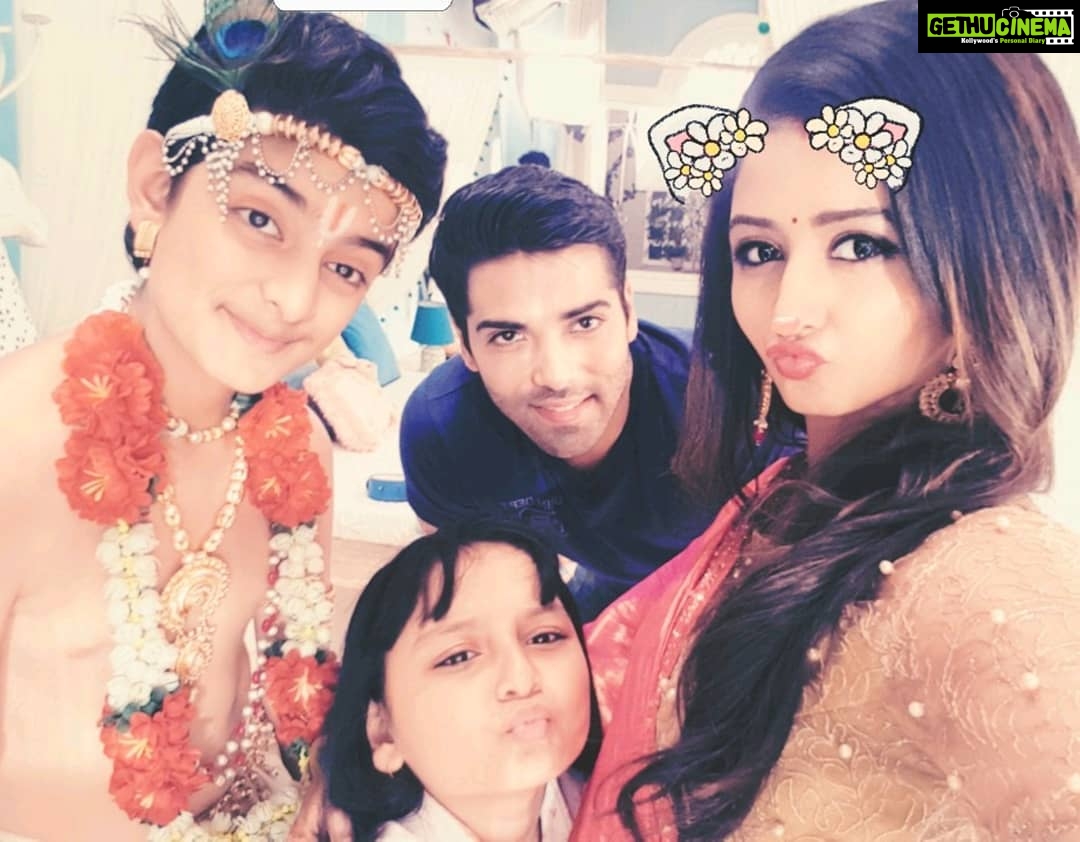 Sana Amin Sheikh Instagram - Our last selfie... :* love to all... all the fan Pages.. and all the admirers who adored aarav & shuchi in the serial Bhootu.. 3.2.18