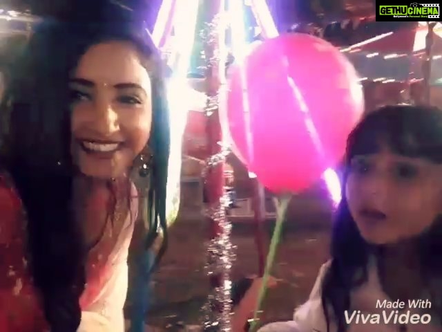 Sana Amin Sheikh Instagram - Pihu aur Shuchi mele mein.. #Bhootu #IndianActor #indianactors #IndianActress #IndianActresses ##Zeetv Mon to fri 6.30pm and 11 pm. Last few weeks of Shuchi in Bhootu :) 23.1.18