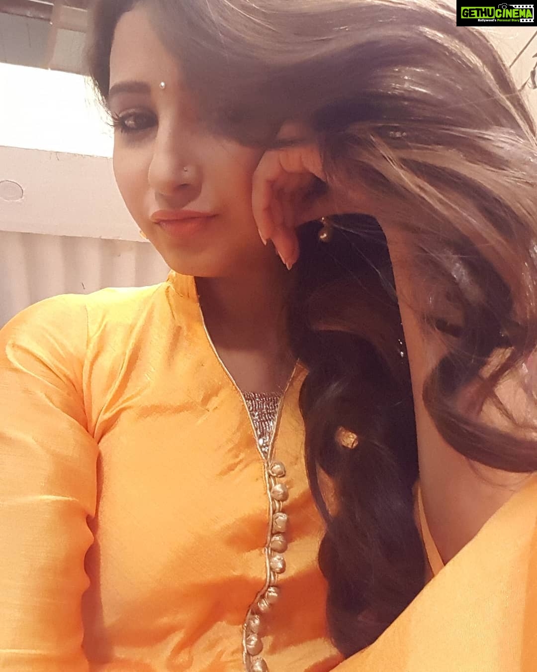 Sana Amin Sheikh Instagram - Good Morning.. (swipe) On set Bhootu.