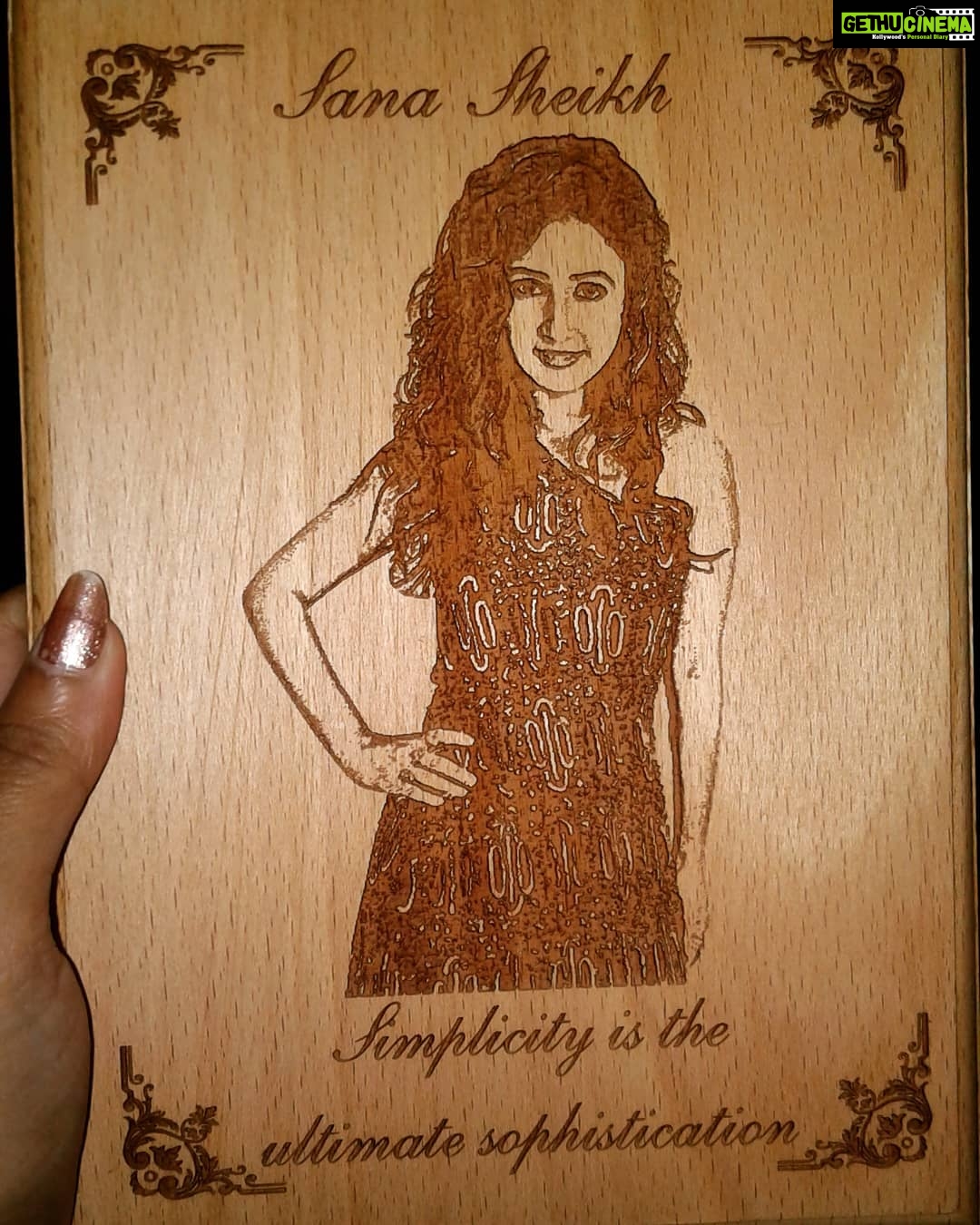 Sana Amin Sheikh Instagram - The image has been carved on wood.. such a Lovely Gifting Idea.. Thank you @the_wood_pic_er And loved the tagline as well.. thank u again.. #PhotoFrames #IndianActress #IndianActors #sanaaminsheikh #Sanasheikh