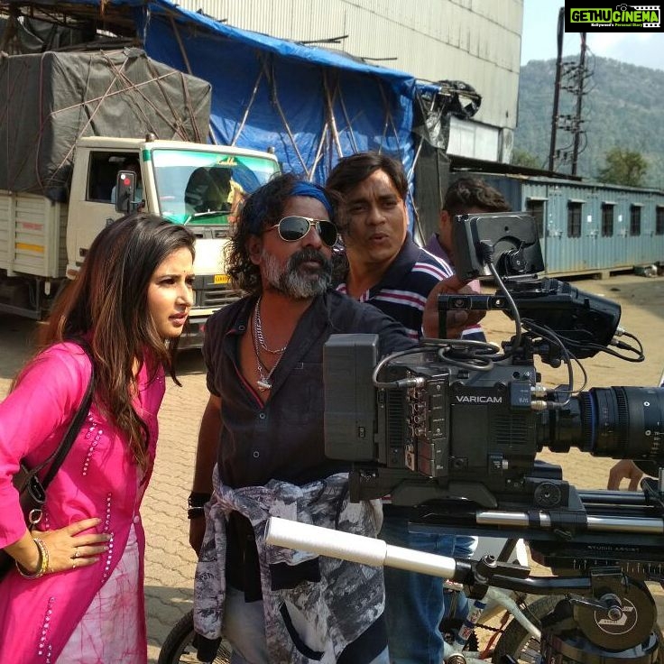 Sana Amin Sheikh Instagram - #ShotCheck #Naigaon #OnSet #Bhootu #ZeeTv #OnLocation #Shoot🎬 #ShootDiaries🎥 #Shooting 12.12.2017