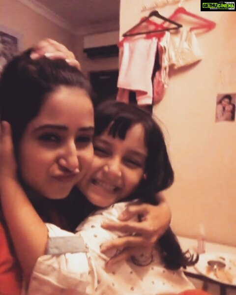 Sana Amin Sheikh Instagram - #SceneNarration by Arshiya Mukherjee.. excitement about shooting today's scene.. :) Love her.. @arshiyamukherjee_0701 #MakeUpRoomVideos #AamhiBanglaBolchi