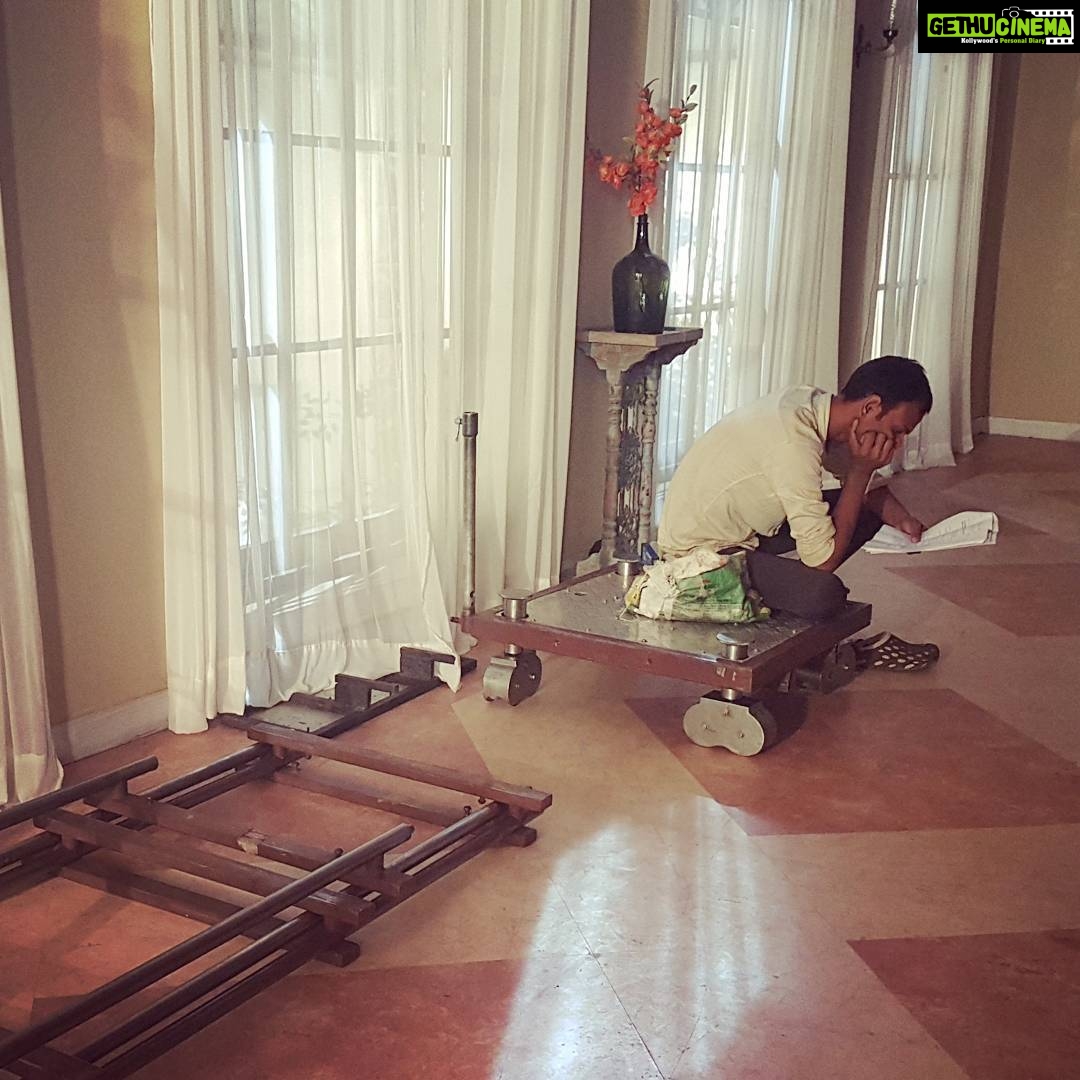 Sana Amin Sheikh Instagram - Captured a Crane/Trolly Guy reading an episode script.. fully engrossed... Asked him.. Dada aap kyun Padh rahe ho? He Repiled: Shauk hai! #Dreams