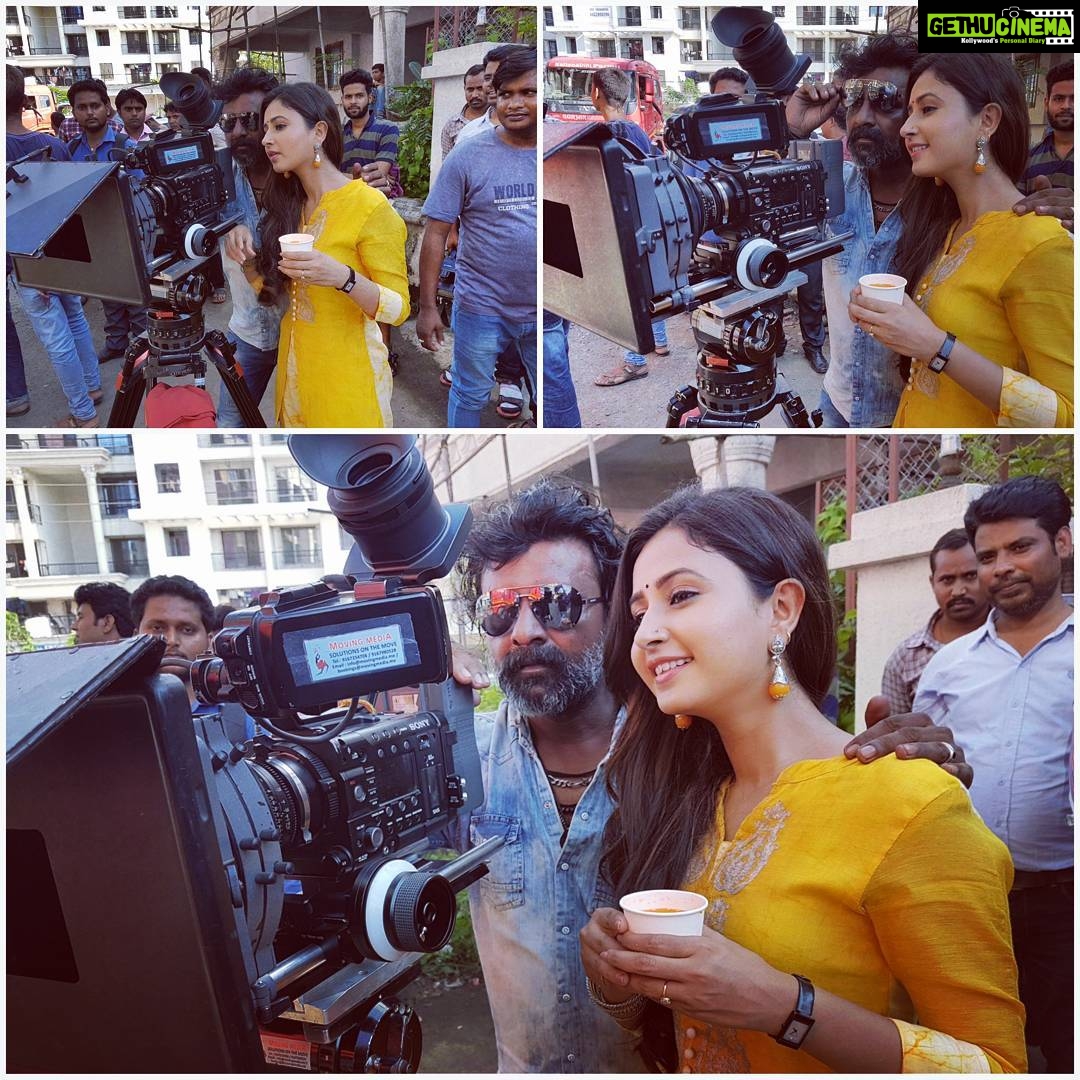 Sana Amin Sheikh Instagram - Shot Check! #BHOOTU with our DOP who is making us so nice.. Hanif Bhai.