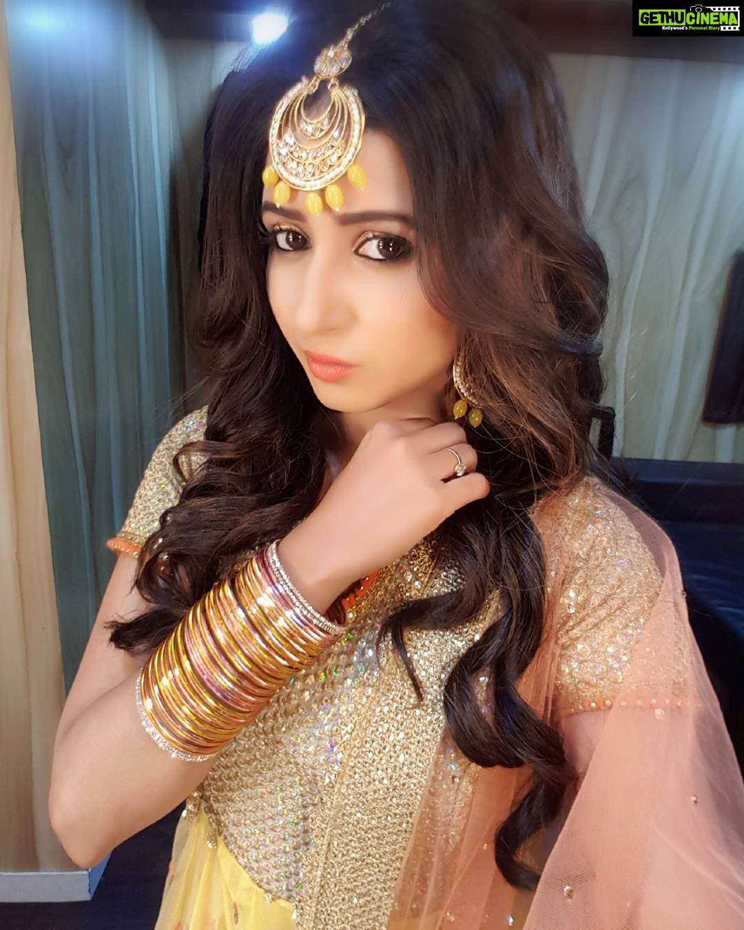 Sana Amin Sheikh Instagram - #Indian #India #IndianGirls #HindustaniLadki #ZeeRishteyAwards2017 #SanaAminSheikh Love for #MaangTeeka.. #Choodiyaan #Bangles #Anarkali #Bhootu