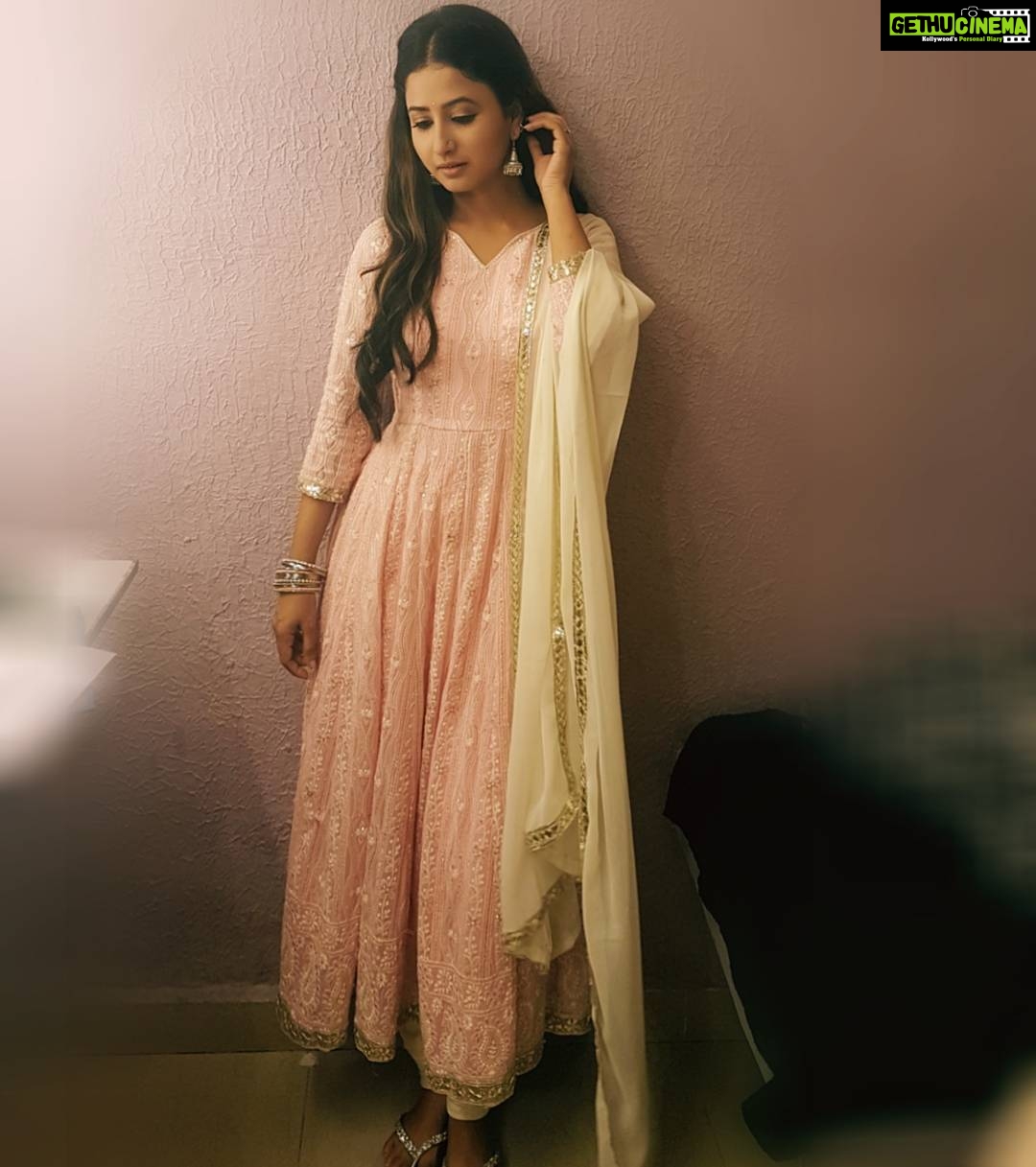 Sana Amin Sheikh Instagram - #BHOOTU #IndianGirls #IndianActress #Actor #ShootLife #Zeetv #ZeeTvIndia styled by @jayaanand_