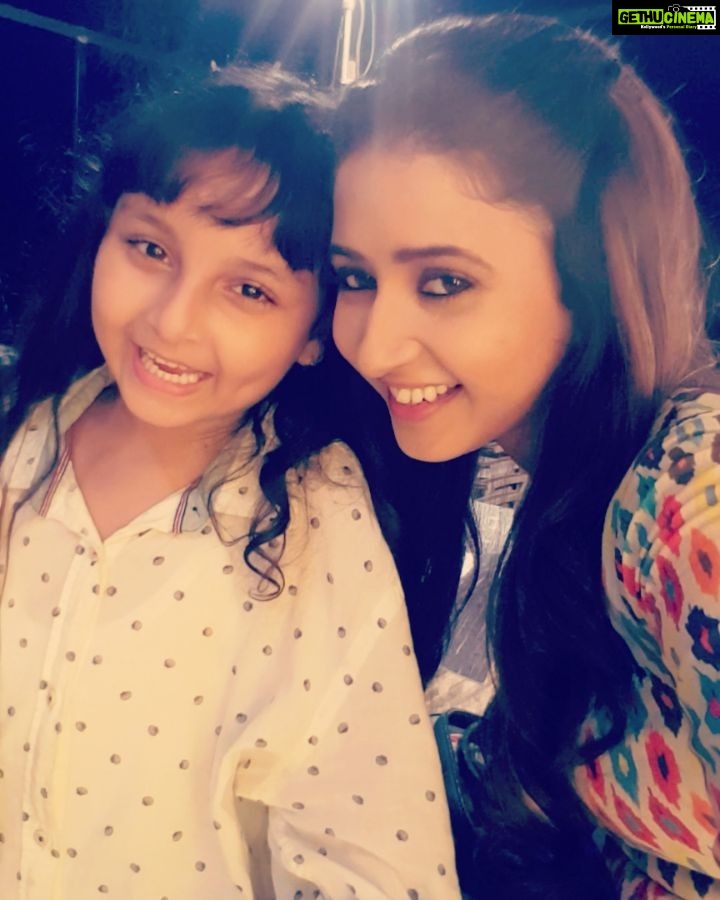 Sana Amin Sheikh Instagram - Look at her.. isn't she ADORABLE.. #Bhootu Look at her #Expressions. ♡♡♡ #Zee #MohMohKeDhaage #DumlagakeHaisha #ArshiyaMukherjee #SanaAminSheikh Aug 2017.